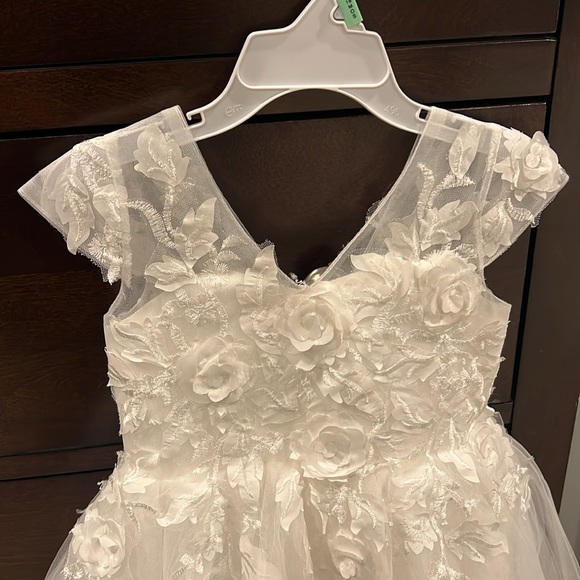 Gorgeous 5T ivory flower girl or communion dress. Excellent condition. - Picture 2 of 8